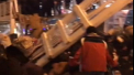 Imagini socante, surprinse in Rusia. Un pod pe care se aflau mai multe persoane s-a prabusit peste un patinoar, la Moscova, la ora 00:00. 13 persoane, ranite. Momentul in care oamenii cad - VIDEO