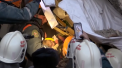 Un bebelus a fost gasit in viata printre ruinele blocului distrus de deflagratia produsa in orasul rus Magnitogorsk. Micutul a fost transportat la spital si se afla in grija medicilor - VIDEO