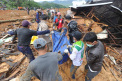 Alunecari de teren in Indonezia. Autoritatile anunta 15 morti - FOTO \\ VIDEO