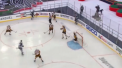 Un nou meci de senzatie in liga nord americana de hochei. In clasicul iernii, Boston Bruins si Chicago Blackhawks au oferit un spectacol de vis in aer liber - VIDEO