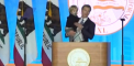 Fiul de doi ani al proaspatului guvernator al statului american California a furat toata atentia in timpul unui discurs rostit de tatal sau - VIDEO