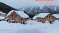 Ninsorile abundente le dau tot mai multe batai de cap austriecilor. Localitati intregi au fost rupte de restul lumii. Oamenii nu pot merge la munca, iar scolile au fost inchise - VIDEO