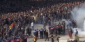 Mii de oameni s-au adunat in fata guvernului din capitala Albaniei pentru a cere demisia premierului, acuzat de coruptie. Un grup de manifestanti a fortat un cordon de politie care apara legislativul, si a incercat sa distruga usile cladirii - VIDEO