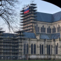 Furie in UK dupa ce un steag urias al Rusiei a aparut pe catedrala din Salisbury