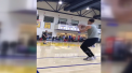 Baschetbalistul echipei Golden State Warriors, Stephen Curry, s-a dat in spectacol la atrenamentul dinaintea meciului contra lui Kings - VIDEO