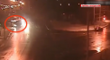 Trei persoane au fost ranite, dupa ce autobuzul in care se aflau a intrat cu viteza intr-un stalp, la Moscova. Momentul impactului surprins de o camera de supraveghere - VIDEO