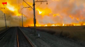 Momentul "apocaliptic" in care un tren trece printr-un perete de flacari - VIDEO