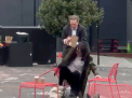 Momentul in care un milionar isi izbeste sotia la pamant - VIDEO