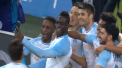 Italianul Mario Balotelli a sarbatorit reusita de gol intr-un mod deosebit. El a smuls telefonul din mana unui cameraman aflat in spatele portii si s-a filmat alaturi de coechipieri - VIDEO