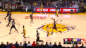 A fost din nou cel mai bun pe teren. Si, totusi, pentru a 3-a oara la rand, echipa sa nu a putut obtine victoria. Revenit dupa o accidentare grava, LeBron James, nu reuseste sa schimbe rezultatele lui Lakers - VIDEO