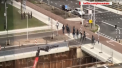 Focuri de arma au fost trase azi asupra unui tramvai cu pasageri, in Olanda. Un om a murit, iar mai multi au fost raniti. Ulterior, atacatorul a fugit, iar acum este cautat de politisti - VIDEO