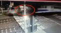 Momentul in care o ambulanta este facuta praf de un tren pe o cale ferata din Polonia. Doi oameni au murit pe loc, iar soferul este in stare grava - VIDEO