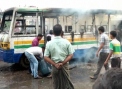 Scene sangeroase pe strazile din Bangladesh. Cel putin 5 morti dupa incaierarile cu politistii