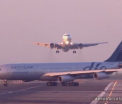 Imagini camera de supraveghere. Dezastru aviatic evitat in ultimul moment: 2 avioane, la un pas de ciocnire in Barcelona