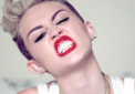 "‹Miley Cyrus - aproape dezbracata de Halloween - FOTO