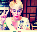 Miley Cyrus, topless in mijlocul desertului. Cum arata imaginea de aproape 1.000.000 de like-uri pe Facebook