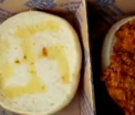 O femeie din Statele Unite a avut parte de o surpriza neplacuta la McDonald\'s. Ce a gasit pe un sandvis