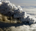 Alerta de COD ROSU pentru zboruri dupa eruptia unui vulcan islandez. Avertismentul cercetatorilor