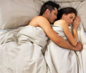 Cercetatorii canadieni ii sfatuiesc pe barbati sa renunte la pozitia "spooning" in timpul actului sexual. Care este motivul