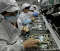 Mai multi tineri care lucrau la o fabrica Apple din China s-au imbolnavit de leucemie, apoi au murit. Posibilele cauze