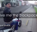 Turist blocat de un motociclist in Argentina si amenintat cu pistolul pentru a renunta la rucsac. Cum s-a incheiat totul