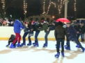 Patinoarul din PMAN a fost deschis. Cazaturile pe gheata au fost una dupa alta