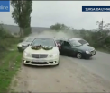VIDEO. Cursa de masini la o nunta din Rusia incheiata cu un carambol. Toti nuntasii implicati in accident si mirii au fost raniti