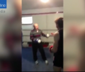 VIDEO. Momentul in care un boxer profesionist este darmat dintr-un pumn de un batran