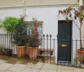 Cea mai mica locuinta din Londra a fost vanduta cu 275.000 de lire. Casa este o fosta florarie si are 17 metri patrati