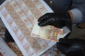 Cativa moldoveni vindeau EURO FALSI dupa o schema bine pusa la punct. Cum "lucrau" acestia