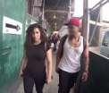 S-a filmat o zi intreaga in timp ce merge singura pe strada. Ce reactii au barbatii atunci cand o vad. VIDEO