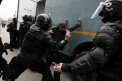 Prins in flagrant, a luat-o la fuga. Un inspector in constructii a calcat cu masina un ofiter CNA