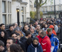 Britanicii sunt ingrijorati dupa ce au vazut imaginile cu miile de romani la cozi, pentru a vota. Ce scriu tabloidele locale