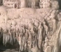Expresia "e un ger de crapa pietrele" nu mai e de actualitate. In China a fost atat de frig incat a inghetat o cascada