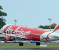 Cautarile avionului AirAsia disparut, reluate. Povestea familiei care a intarziat si nu a prins zborul