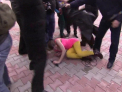 Activistele Pussy Riot, luate la bataie dupa ce au protestat la Soci. Imaginile sunt greu de privit