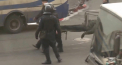 Imaginea ororii din Kiev. Un activitst DECAPITAT, scos pe targa de pe Maidan. VIDEO SOCANT