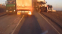 Cand moartea vine de unde nu te astepti. Momentul in care un TIR SPULBERA totul in calea sa. IMAGINI SOCANTE