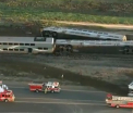Un tren de pasageri a deraiat si s-a rasturnat, in California, dupa ce a lovit in plin un camion. Mai multe persoane, ranite