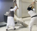 Jihadistii au facut prapad intr-un muzeu din Irak. Au distrus cu barosul artefacte vechi de 3000 de ani. VIDEO