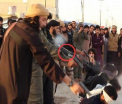 Cruzime fara limite. Jihadistii din Statul Islamic isi filmeaza executiile cu camere HD montate DIRECT pe arme