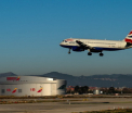 O femeie a fost arestata pe un aeroport londonez, dupa ce s-a dezbracat complet la bordul unui avion British Airways