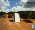Un autobuz din Brazilia a fost "inghitit" de o groapa din sosea. Ce s-a intamplat apoi