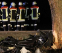 Politistii nu au putut sa gaseasca soferul cand au ajuns la locul accidentului. Cum arata masina dupa impact. FOTO