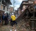 Bilantul cutremurului din Nepal a depasit 5.000 morti. Seismul a fost urmat de aproape 100 de replici puternice