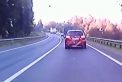 Cand MOARTEA vine de acolo de unde NU te astepti! Accident SOCANT filmat in Rusia
