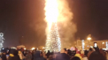 Momentul in care un pom de Craciun arde in totalitate chiar in timp ce se desfasura un concertul de Revelion intr-un oras din Rusia - VIDEO