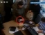 VIDEO. Hoata cu tupeu. Momentul in care o femeie FURA un telefon mobil sub privirile tuturor