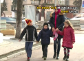 DARUIESTI SI CASTIGI: Drama a trei copii din Chisinau care abia gasesc ce sa manance. Mama lor a facut cancer dupa ce sotul a stropit-o cu ulei incins - VIDEO