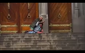 Un barbat fara adapost a devenit erou national dupa ce a fost impuscat salvand o femeie. VIDEO